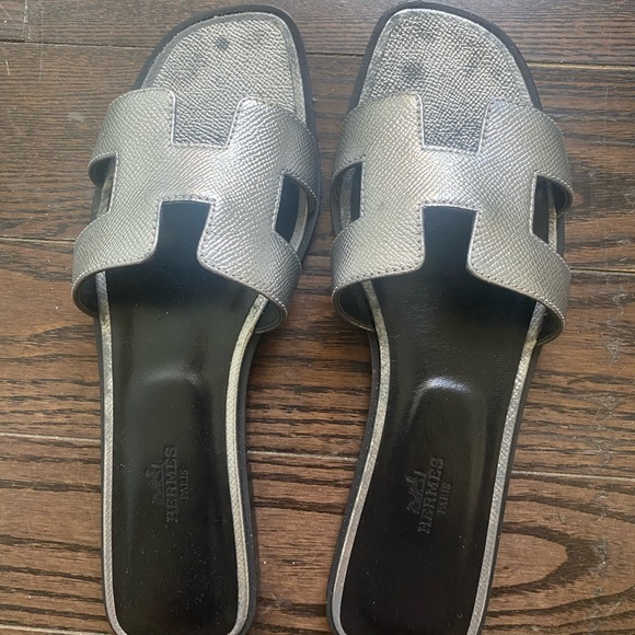 Hermes Oran Sandals; hardly worn, comes with dust bag & box - Picture 2 of 5